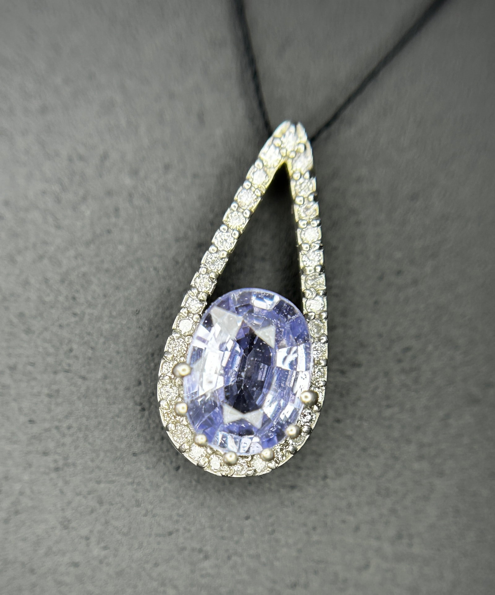 Beautiful 1.59 CT Unheated Ceylon Blue Sapphire Diamonds & 950 Platinum Pendant: Title: Beautiful 1.59 CT Unheated Ceylon Blue Sapphire Diamonds & 950 Platinum Pendant Description: Beautiful 1.59 CT Natural Ceylon Blue Sapphire With Natural Diamonds & 950 Platinum D