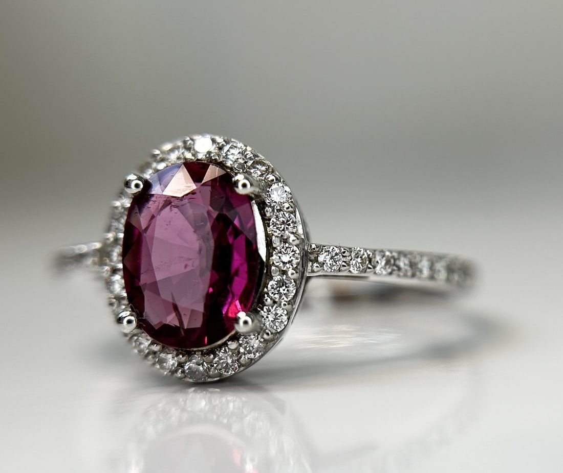 Beautiful Natural Tourmaline Rubellite Ring With Diamonds and 18k Gold - 2