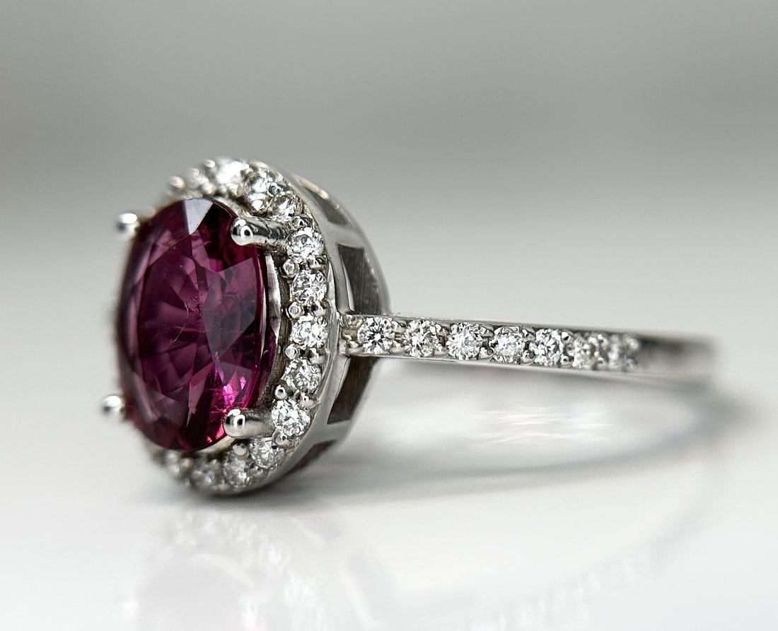 Beautiful Natural Tourmaline Rubellite Ring With Diamonds and 18k Gold - 3