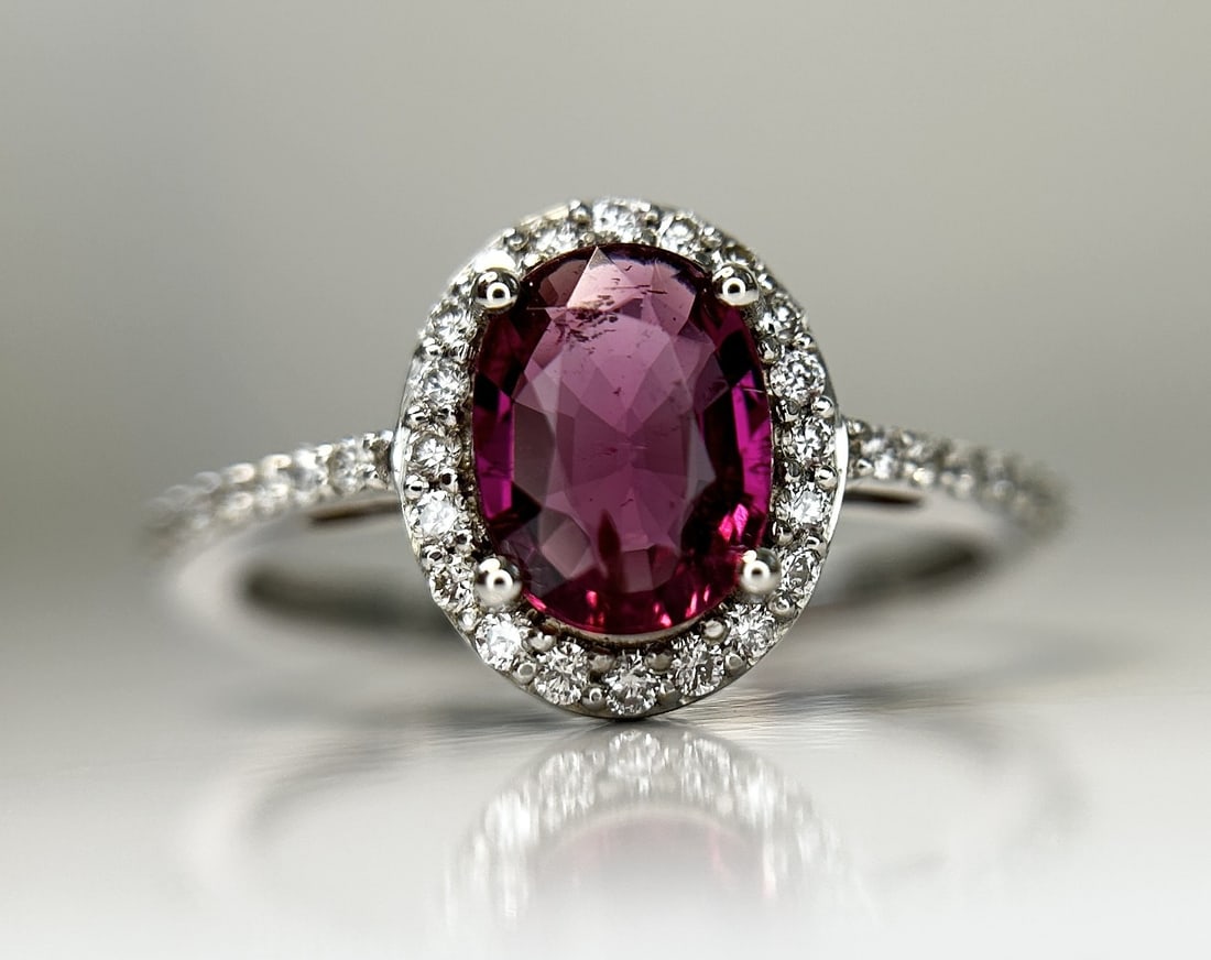 Beautiful Natural Tourmaline Rubellite Ring With Diamonds and 18k Gold - 7