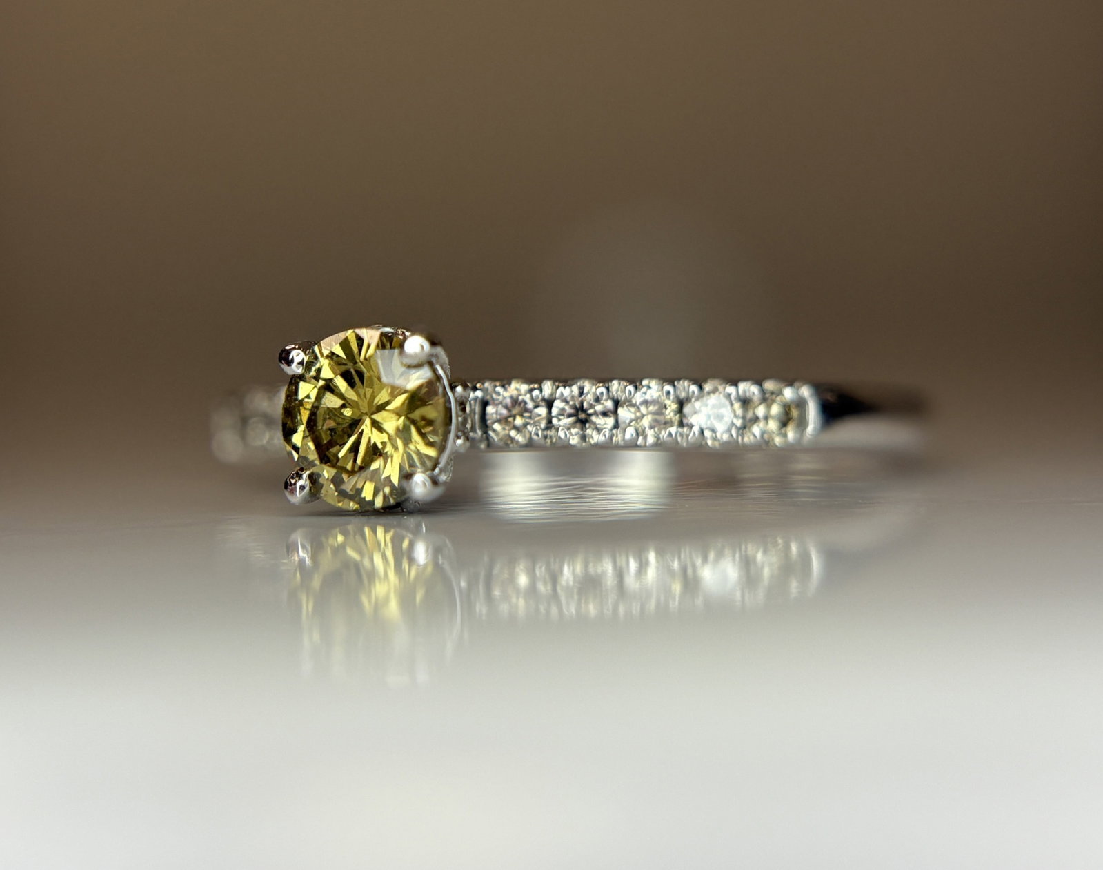 Beautiful 0.26 Ct Natural Champagne Solitaire Diamond & 18k Gold - 2