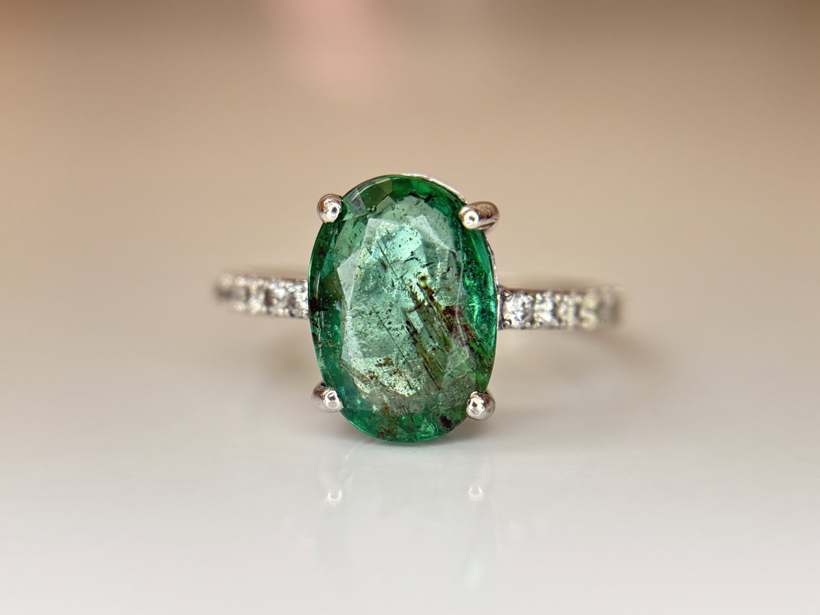 Beautiful Natural Emerald 3.00ct With Natural Diamonds & 18k Gold: Title: Beautiful Natural Emerald 3.00ct With Natural Diamonds & 18k Gold Description: Beautiful 3.00ct Natural Emerald With Natural Diamonds & 18k Gold Description: Total Carat Weight - 3.18