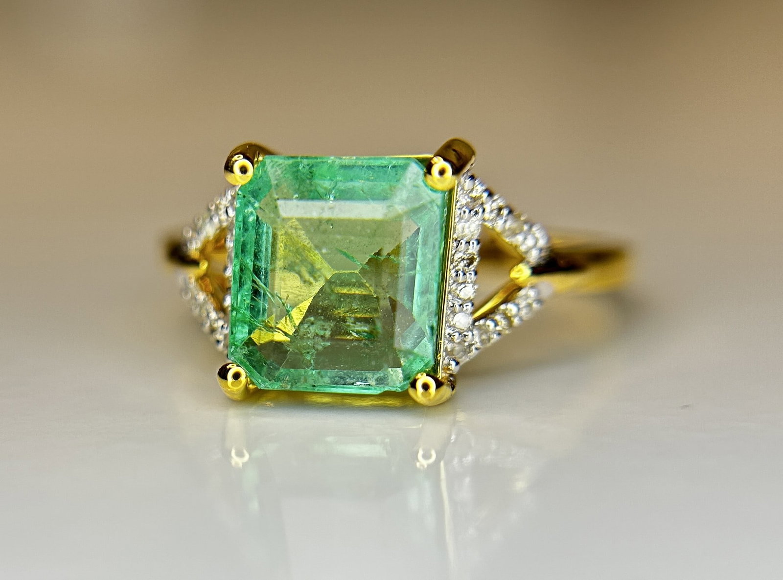 Beautiful Natural Emerald 2.21 CT With Natural Diamonds & 18k Gold - 2