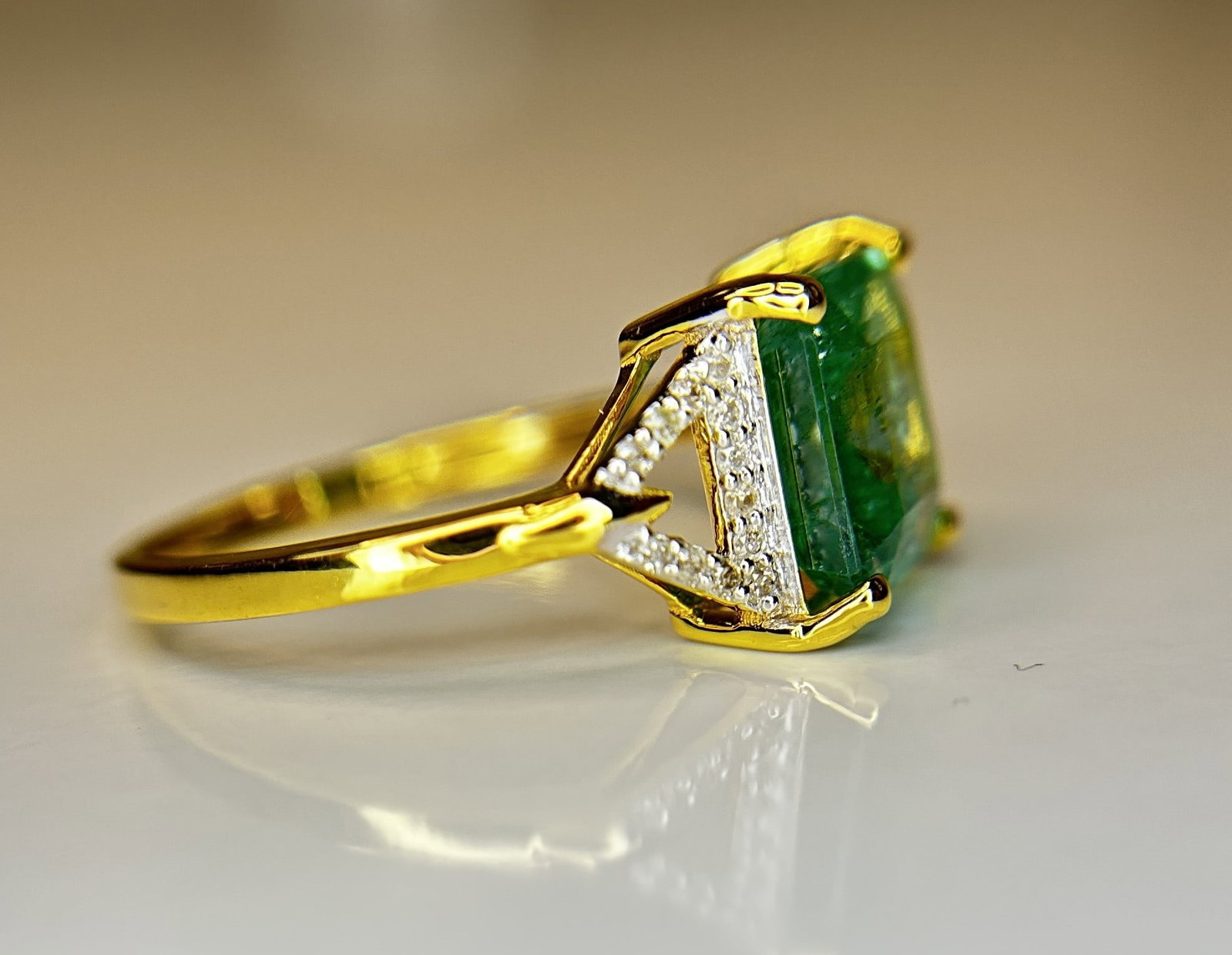 Beautiful Natural Emerald 2.21 CT With Natural Diamonds & 18k Gold - 6