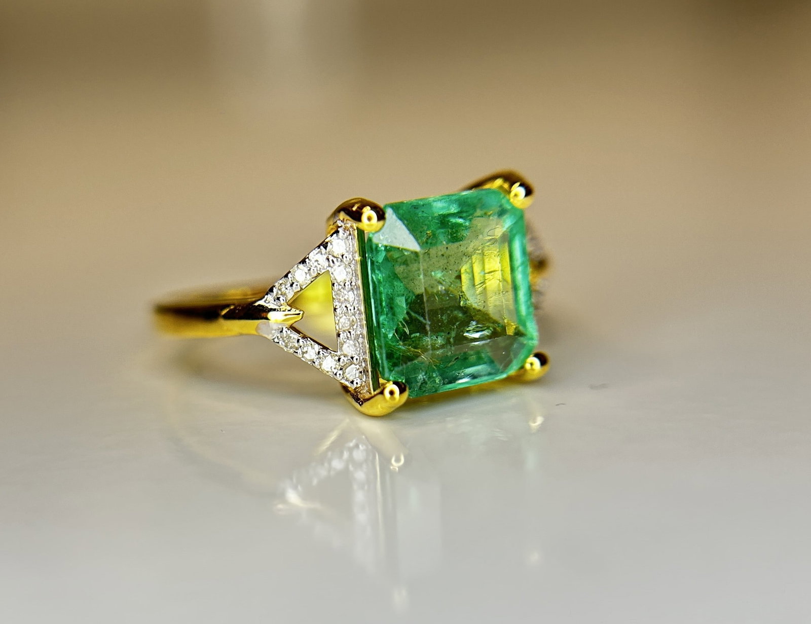 Beautiful Natural Emerald 2.21 CT With Natural Diamonds & 18k Gold - 7