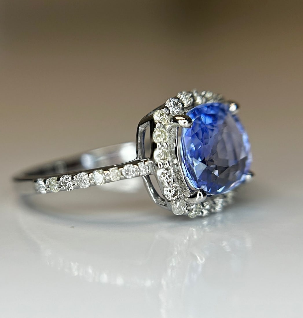 1.94 CT Ceylon Cornflour Blue Sapphire Diamonds & 18k Gold - 3