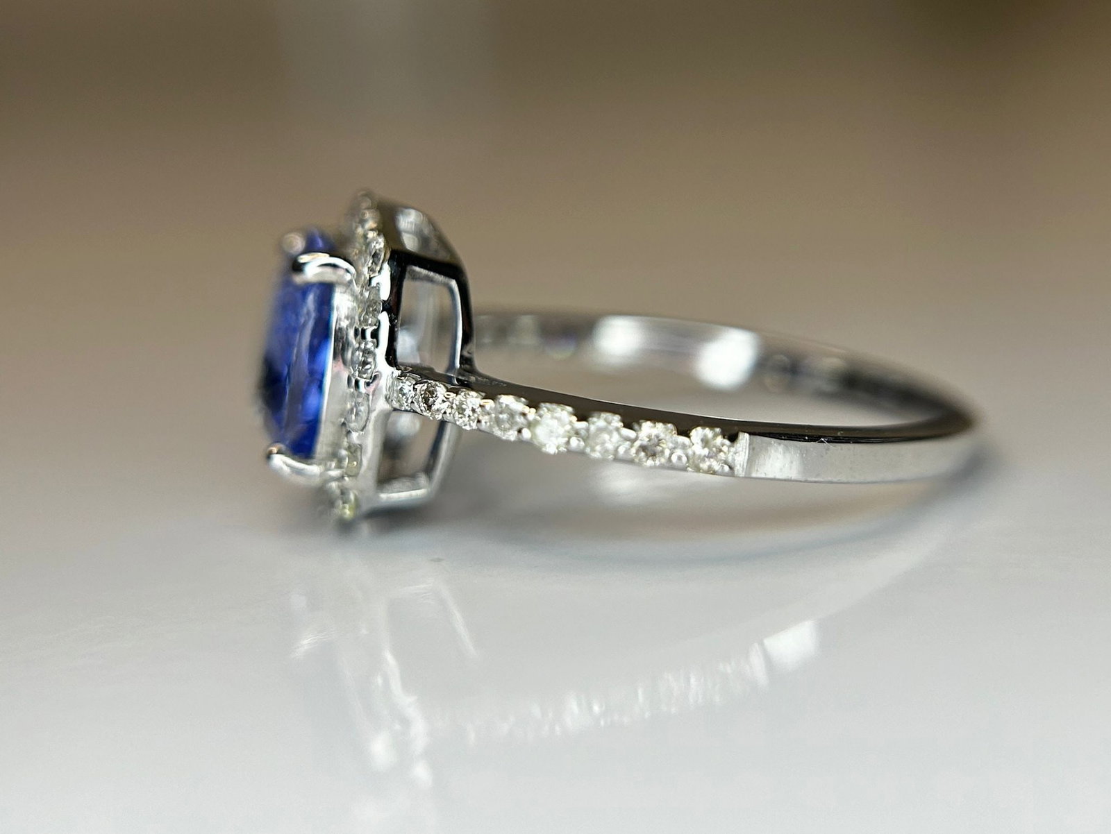 1.94 CT Ceylon Cornflour Blue Sapphire Diamonds & 18k Gold - 5