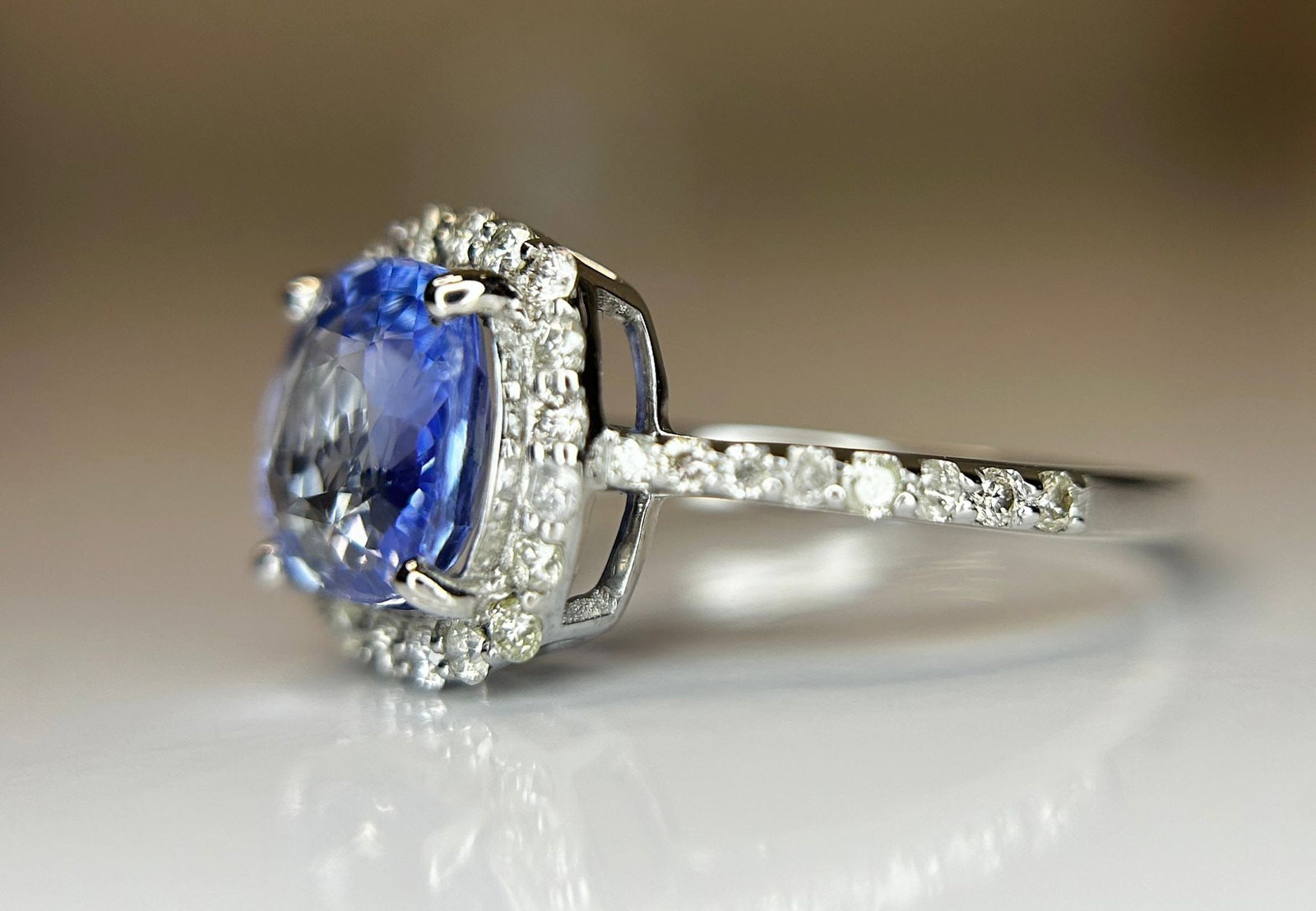 1.94 CT Ceylon Cornflour Blue Sapphire Diamonds & 18k Gold - 6