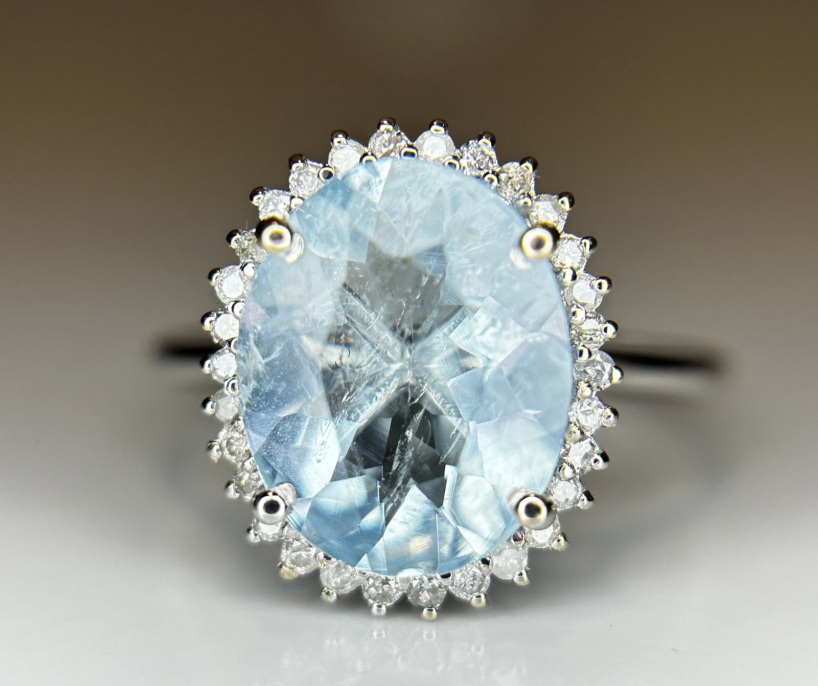 Beautiful 2.39 CT Natural Aquamarine Ring With Natural Diamonds & 18k White Gold - 2