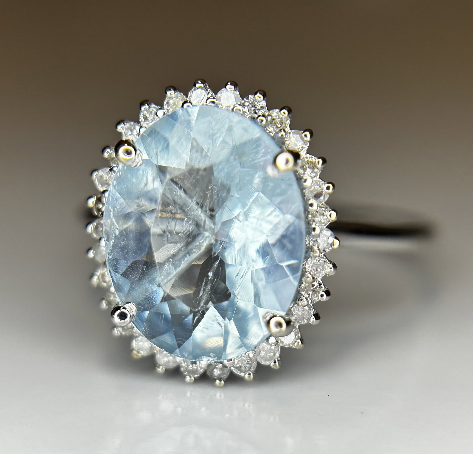 Beautiful 2.39 CT Natural Aquamarine Ring With Natural Diamonds & 18k White Gold - 3