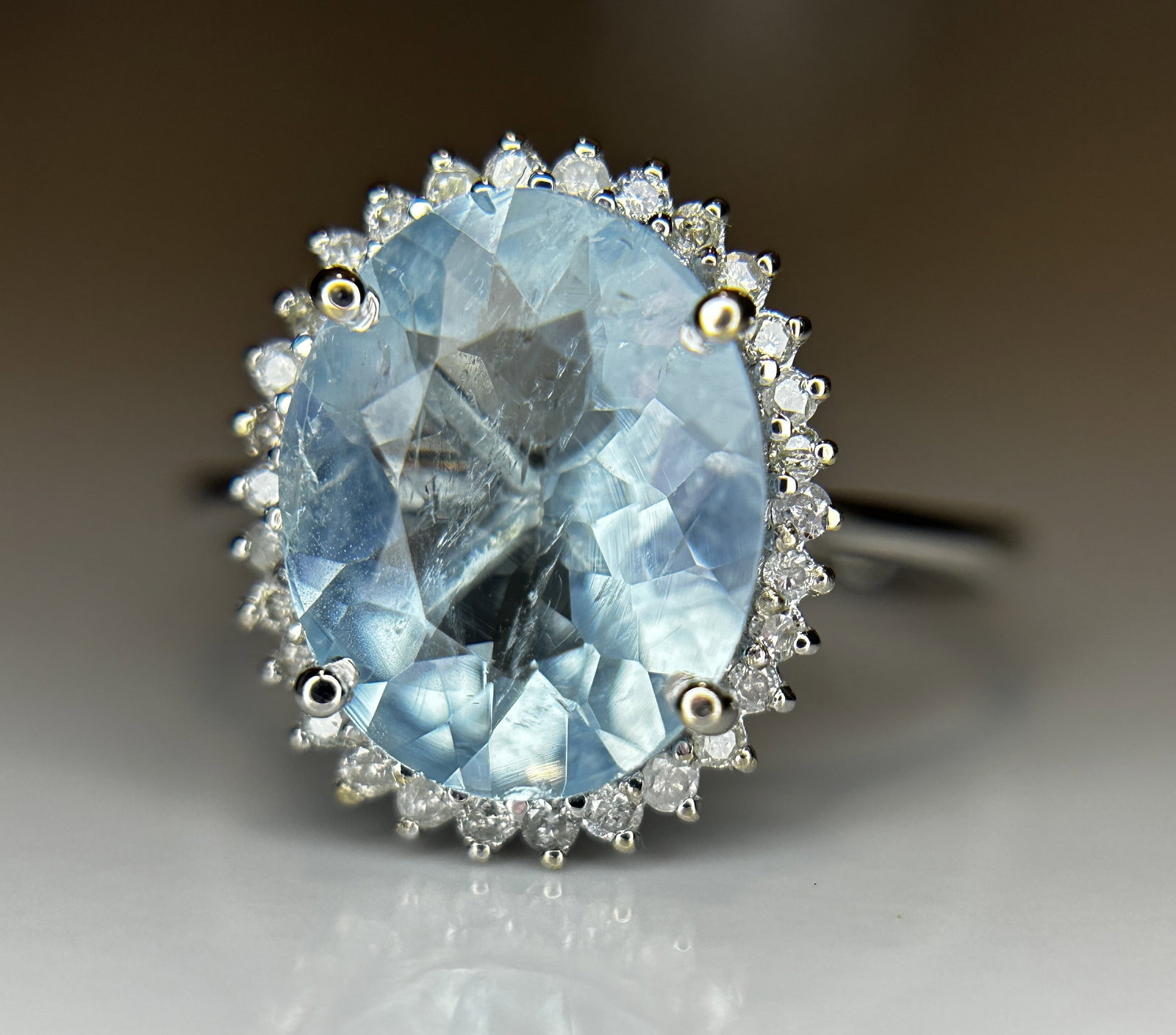 Beautiful 2.39 CT Natural Aquamarine Ring With Natural Diamonds & 18k White Gold - 4
