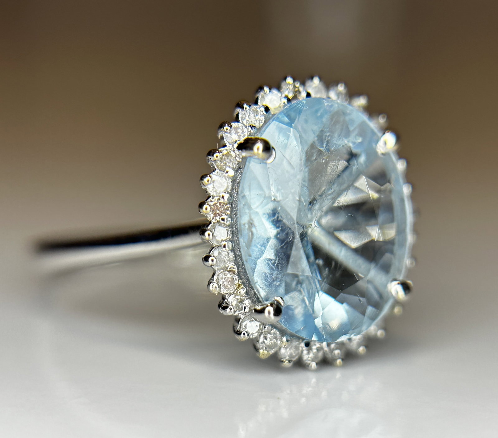 Beautiful 2.39 CT Natural Aquamarine Ring With Natural Diamonds & 18k White Gold - 9