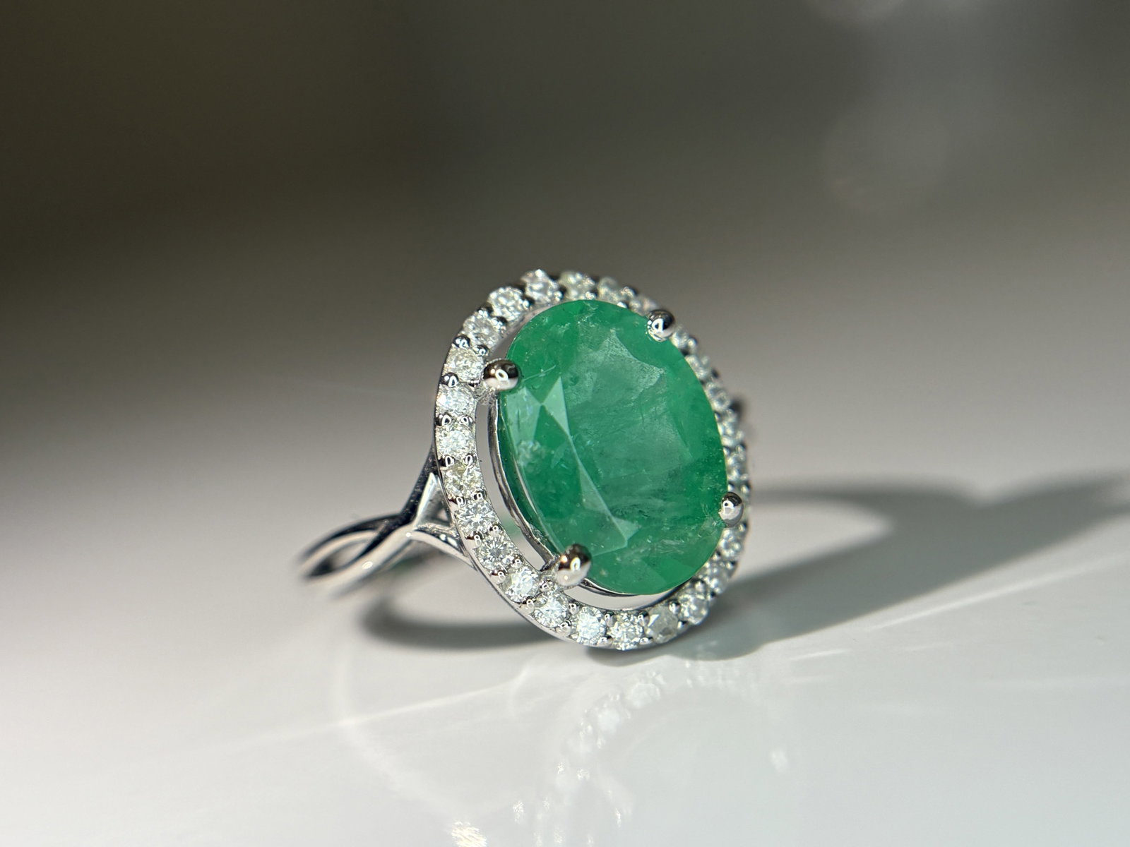 Beautiful 2.70 CT Natural Emerald Ring With Natural Diamonds & Platinum 950 - 10