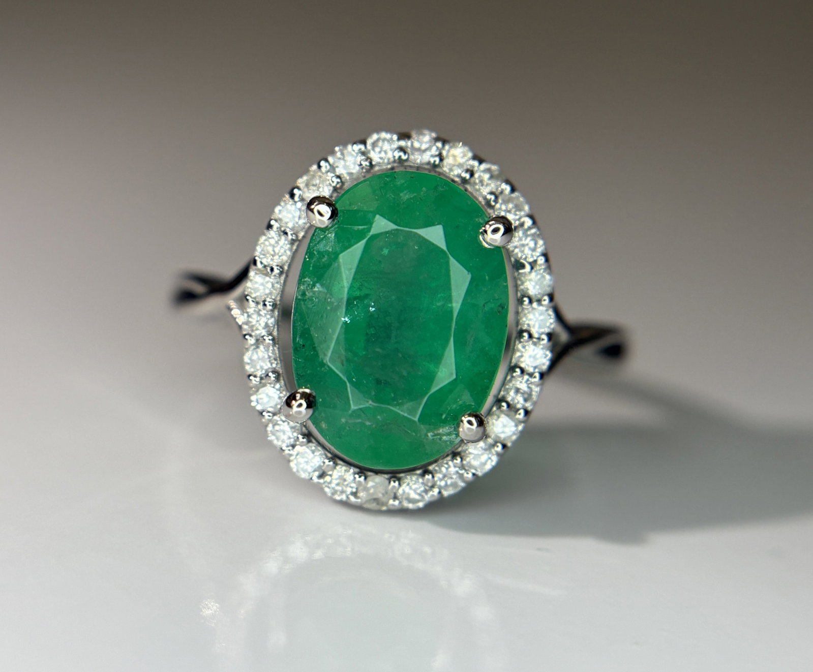 Beautiful 2.70 CT Natural Emerald Ring With Natural Diamonds & Platinum 950 - 4
