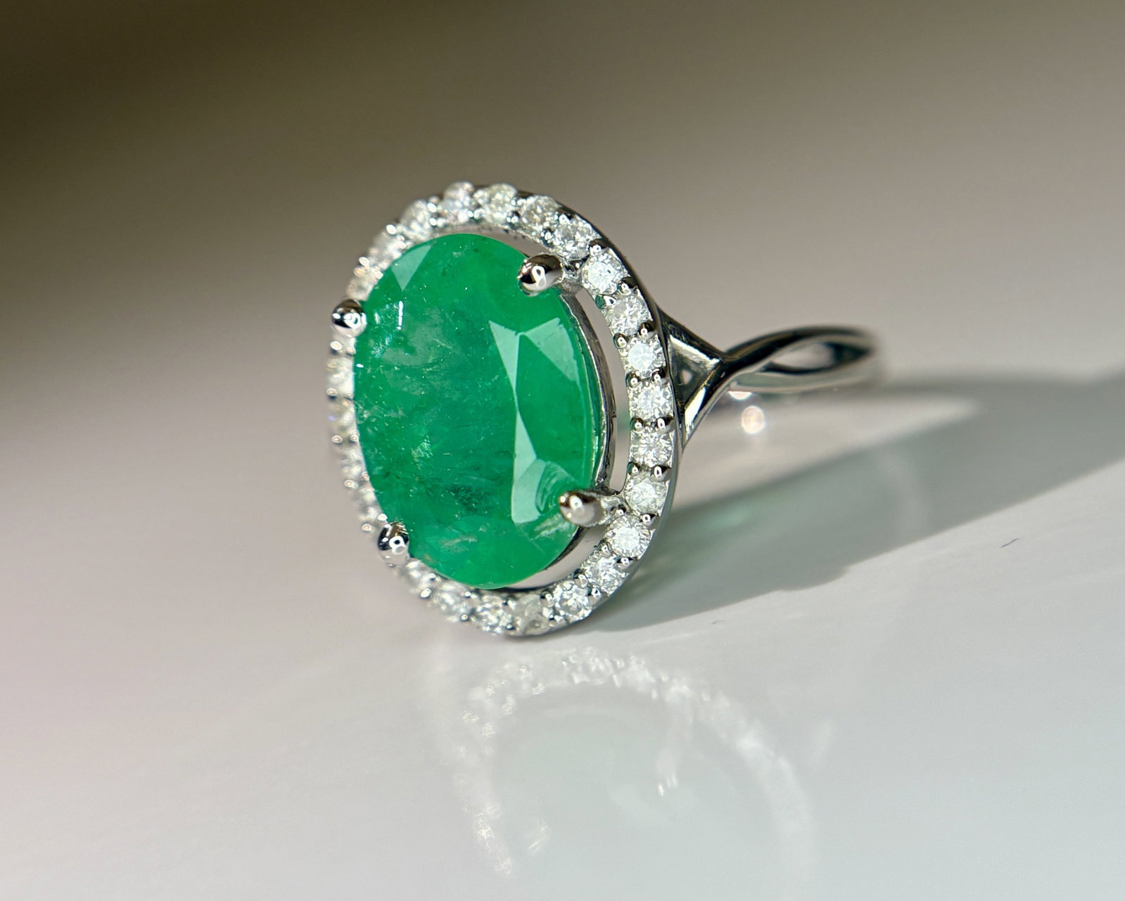 Beautiful 2.70 CT Natural Emerald Ring With Natural Diamonds & Platinum 950 - 5