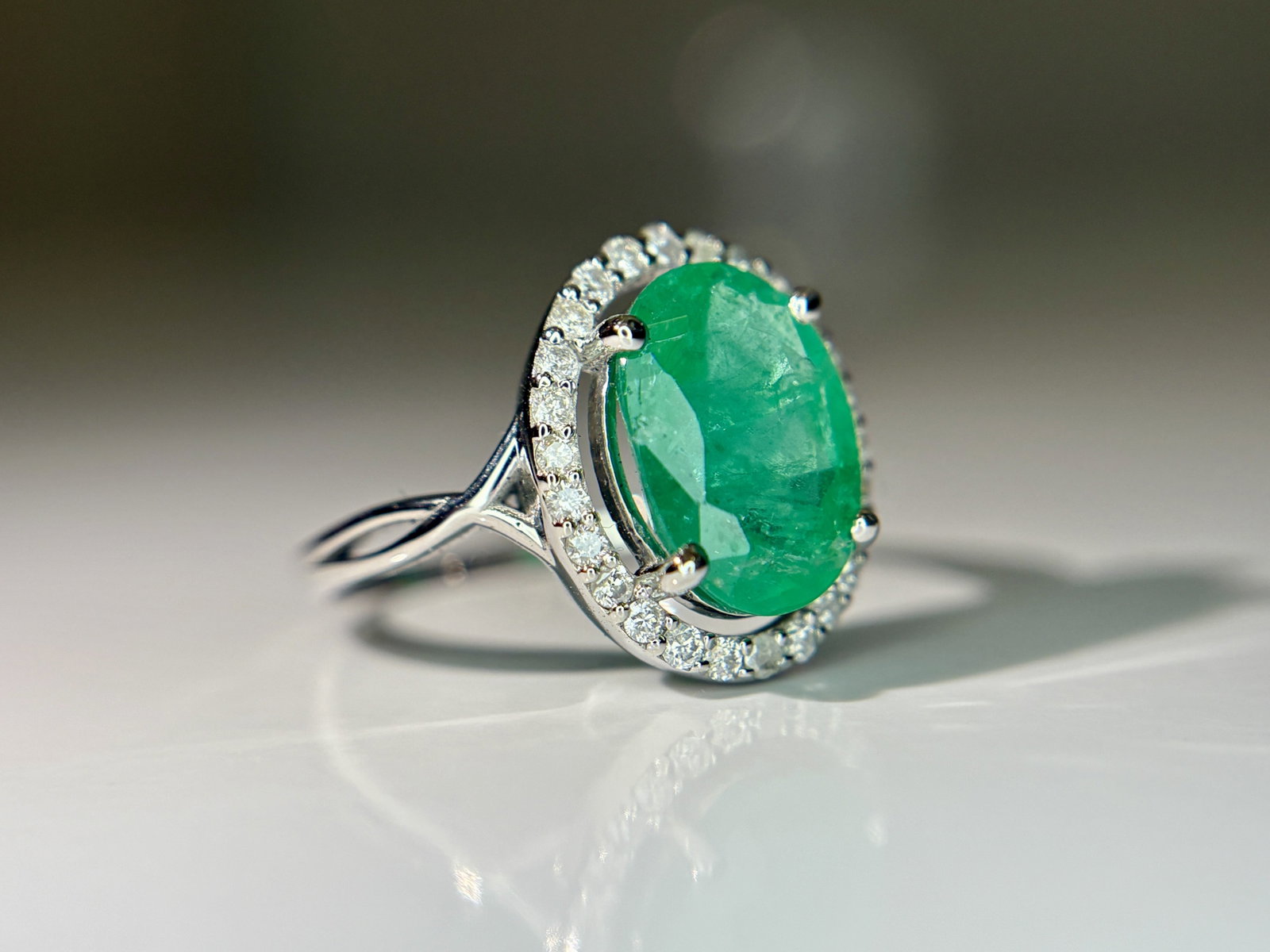 Beautiful 2.70 CT Natural Emerald Ring With Natural Diamonds & Platinum 950 - 9
