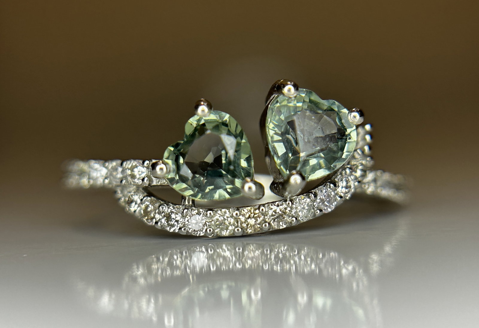 Beautiful 1.07 CT Bi-Colour Unheated Ceylon Sapphire Diamonds & 950 Platinum: Title: Beautiful 1.07 CT Bi-Colour Unheated Ceylon Sapphire Diamonds & 950 Platinum Description: Beautiful 1.07 CT Bi-Colour Unheated Ceylon Sapphire Diamonds & 950 Platinum Description