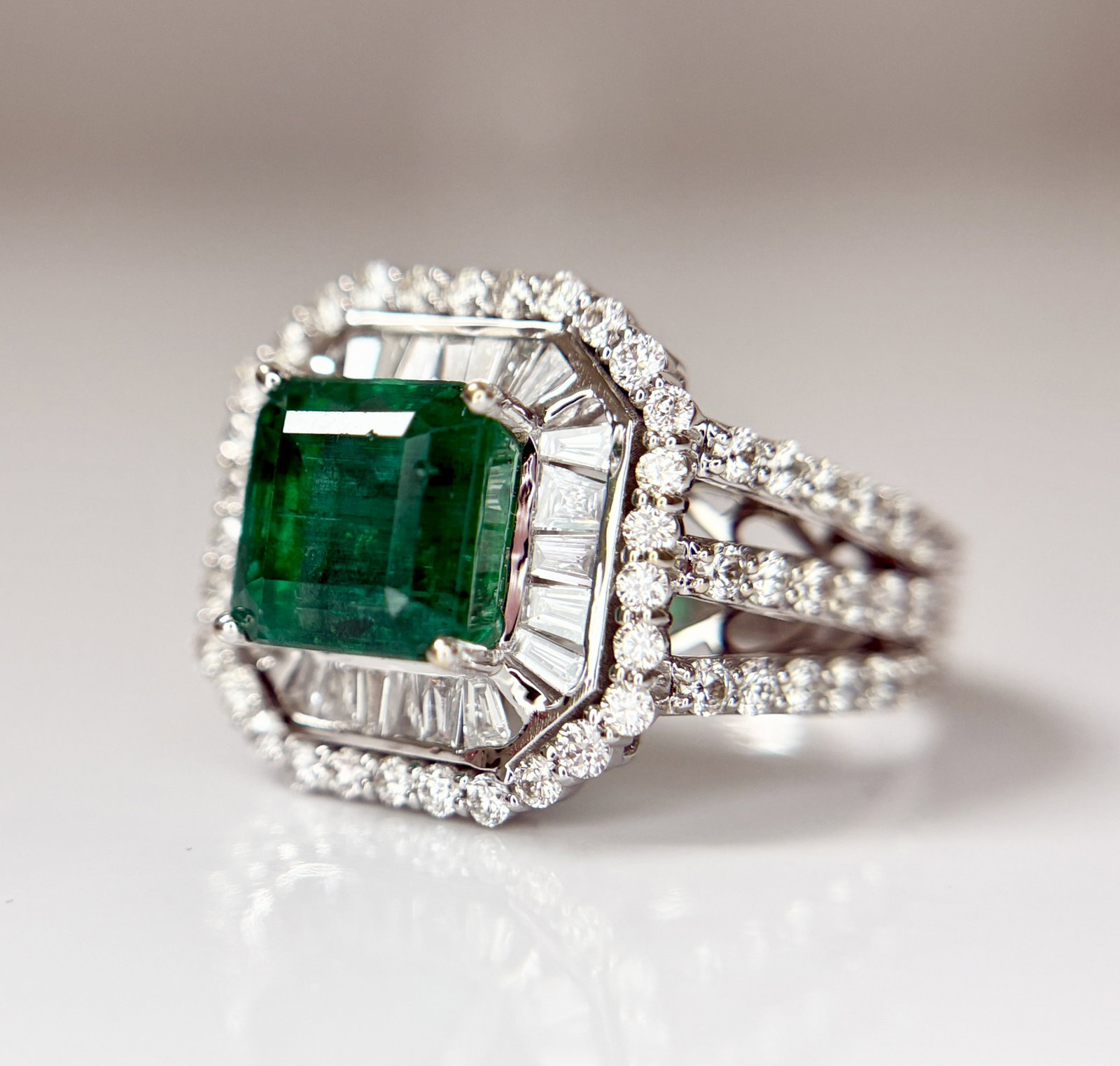 Beautiful 3.01 CT Natural Emerald With 1.68 CT Natural Diamonds & 18k Gold - 8