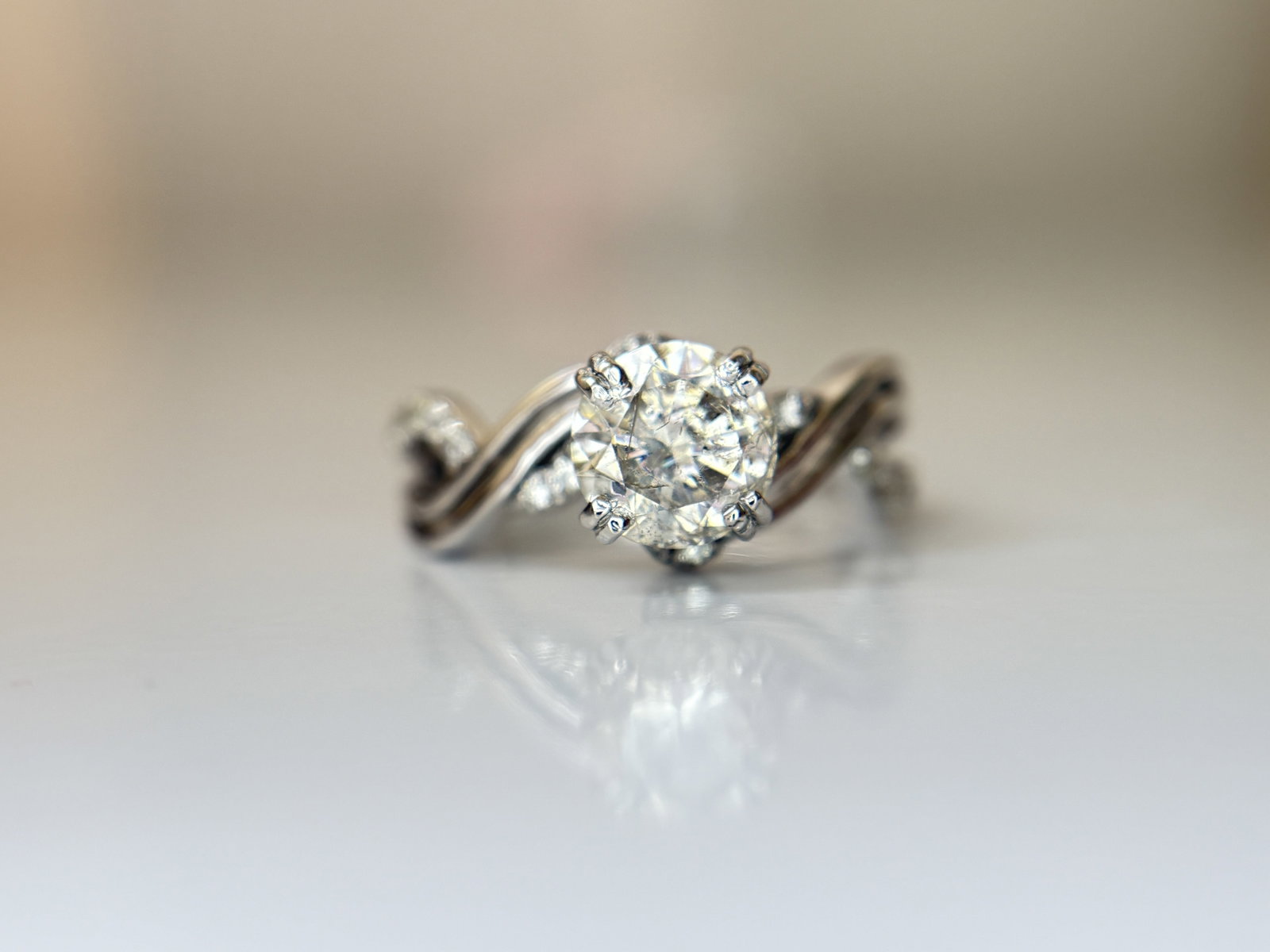 Beautiful 1.36ct Natural Diamond Ring With 18k White Gold: Title: Beautiful 1.36ct Natural Diamond Ring With 18k White Gold Description: Beautiful 1.36ct Natural Solitaire Diamond Ring With 18k White Gold. Description: Total Carat Weight - 1.36 carat Centre