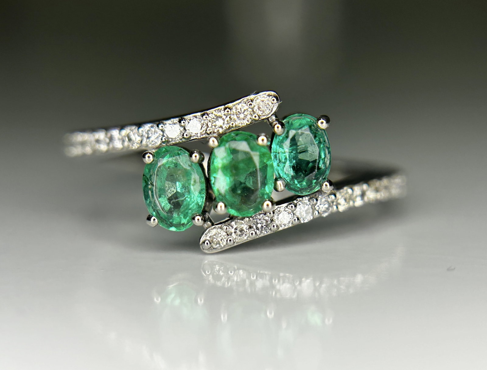 Beautiful 0.62Ct Natural Emerald Ring With Natural Diamonds & Platinum 950 - 2