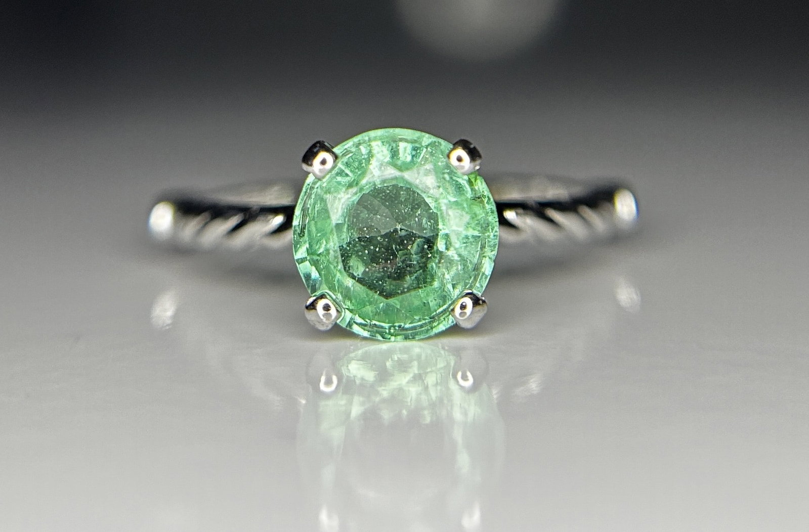 Beautiful 1.35ct Natural Emerald With Natural Diamonds & 18k Gold: Title: Beautiful 1.35ct Natural Emerald With Natural Diamonds & 18k Gold Description: Beautiful 1.35ct Natural Emerald With Natural Diamonds & 18k Gold Description: Total Carat