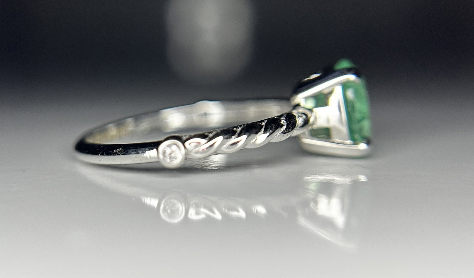 Beautiful 1.35ct Natural Emerald With Natural Diamonds & 18k Gold - 7
