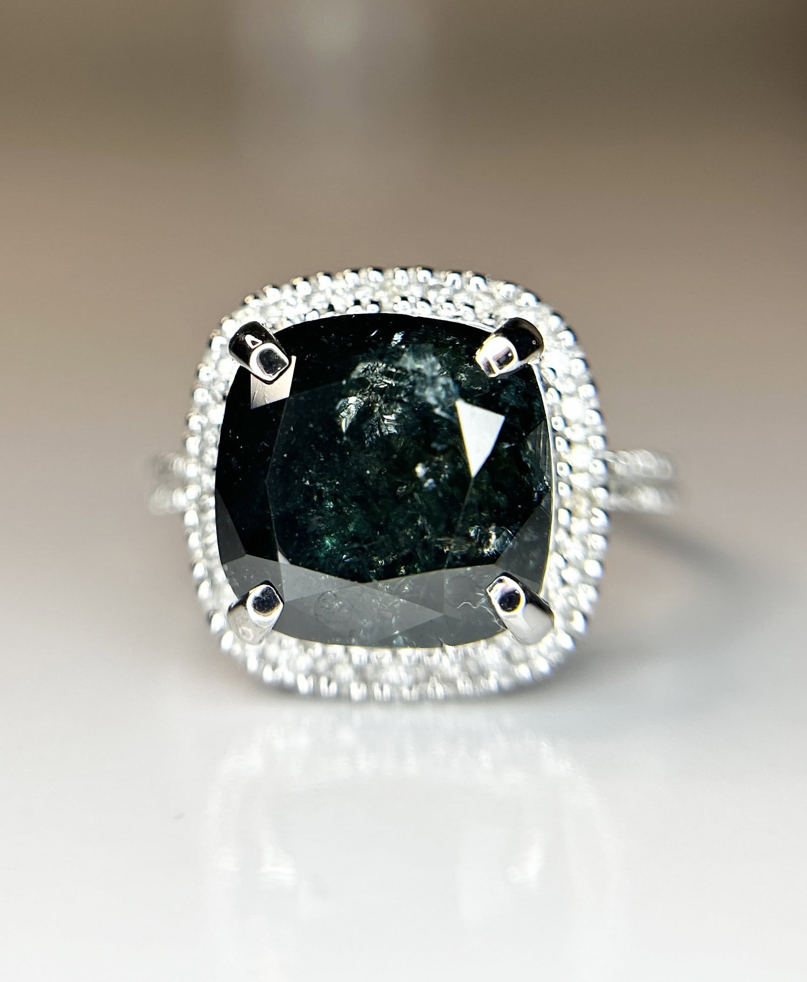 Beautiful 6.24ct Natural Solitaire Green Diamond & 18k Gold: Title: Beautiful 6.24ct Natural Solitaire Green Diamond & 18k Gold Description: Beautiful 6.24ct Natural Solitaire Green Diamond & 18k Gold Description: Total Carat Weight - 6.24 Carat 