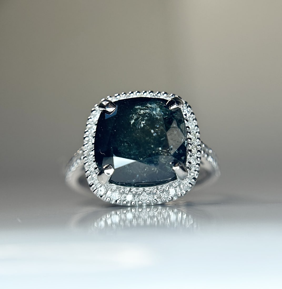 Beautiful 6.24ct Natural Solitaire Green Diamond & 18k Gold - 9