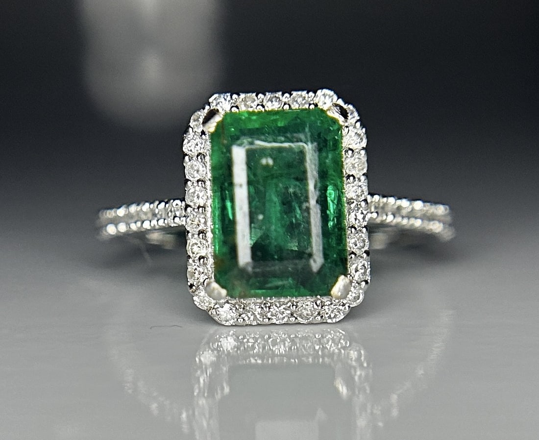 Beautiful 2.67ct Natural Columbian Emerald With Natural Diamonds & 18k Gold - 11