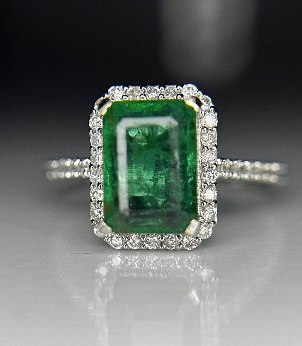 Beautiful 2.67ct Natural Columbian Emerald With Natural Diamonds & 18k Gold - 2