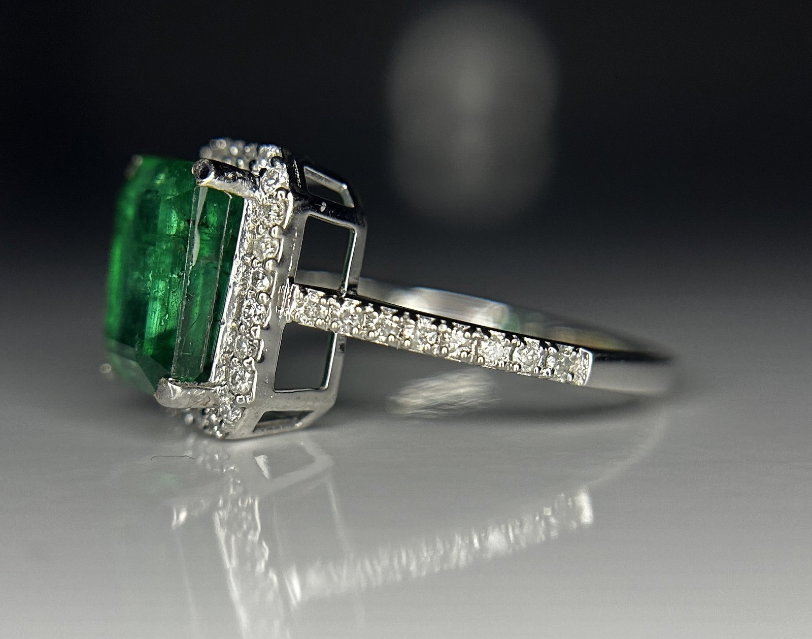 Beautiful 2.67ct Natural Columbian Emerald With Natural Diamonds & 18k Gold - 4