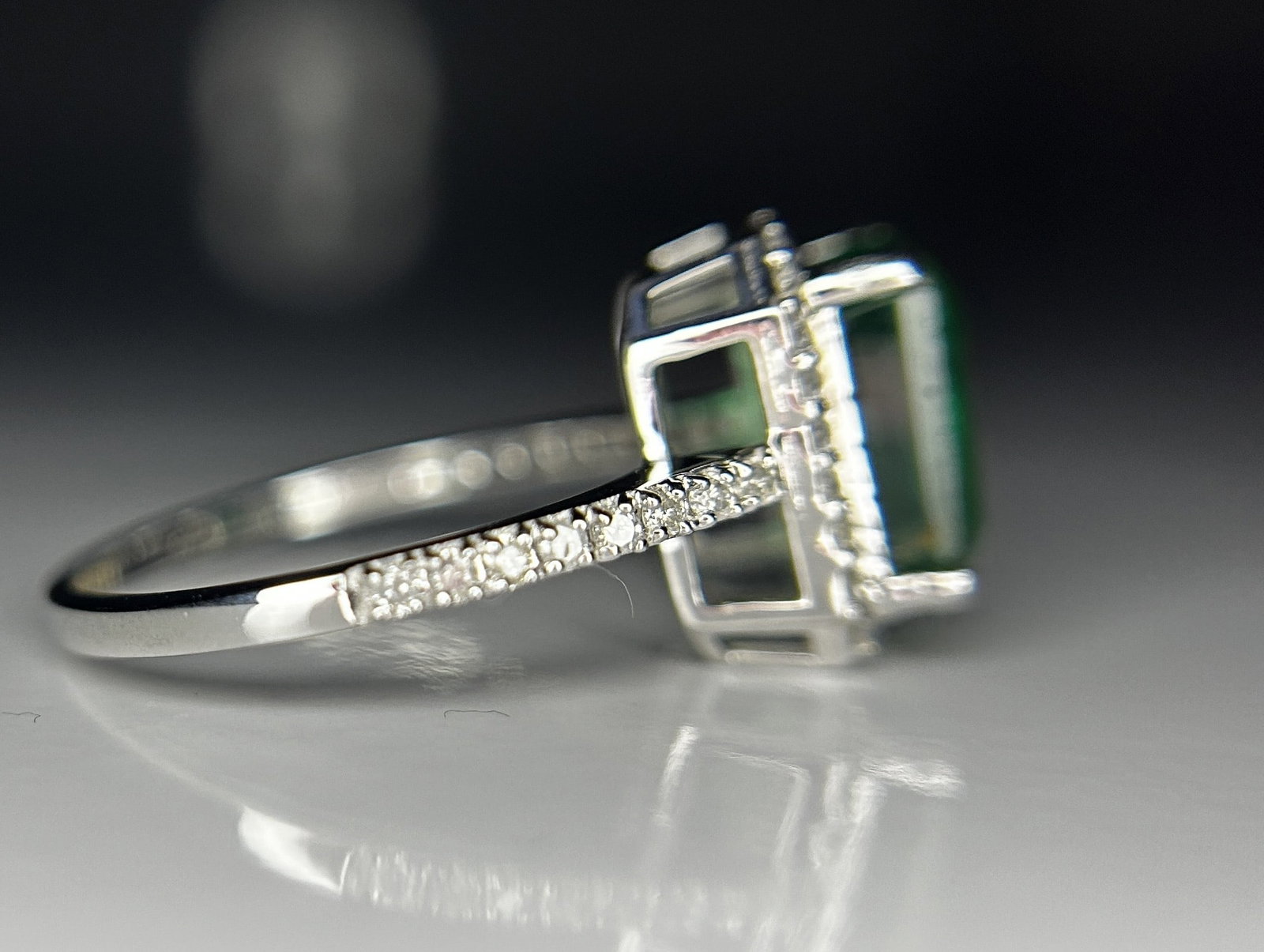 Beautiful 2.67ct Natural Columbian Emerald With Natural Diamonds & 18k Gold - 7