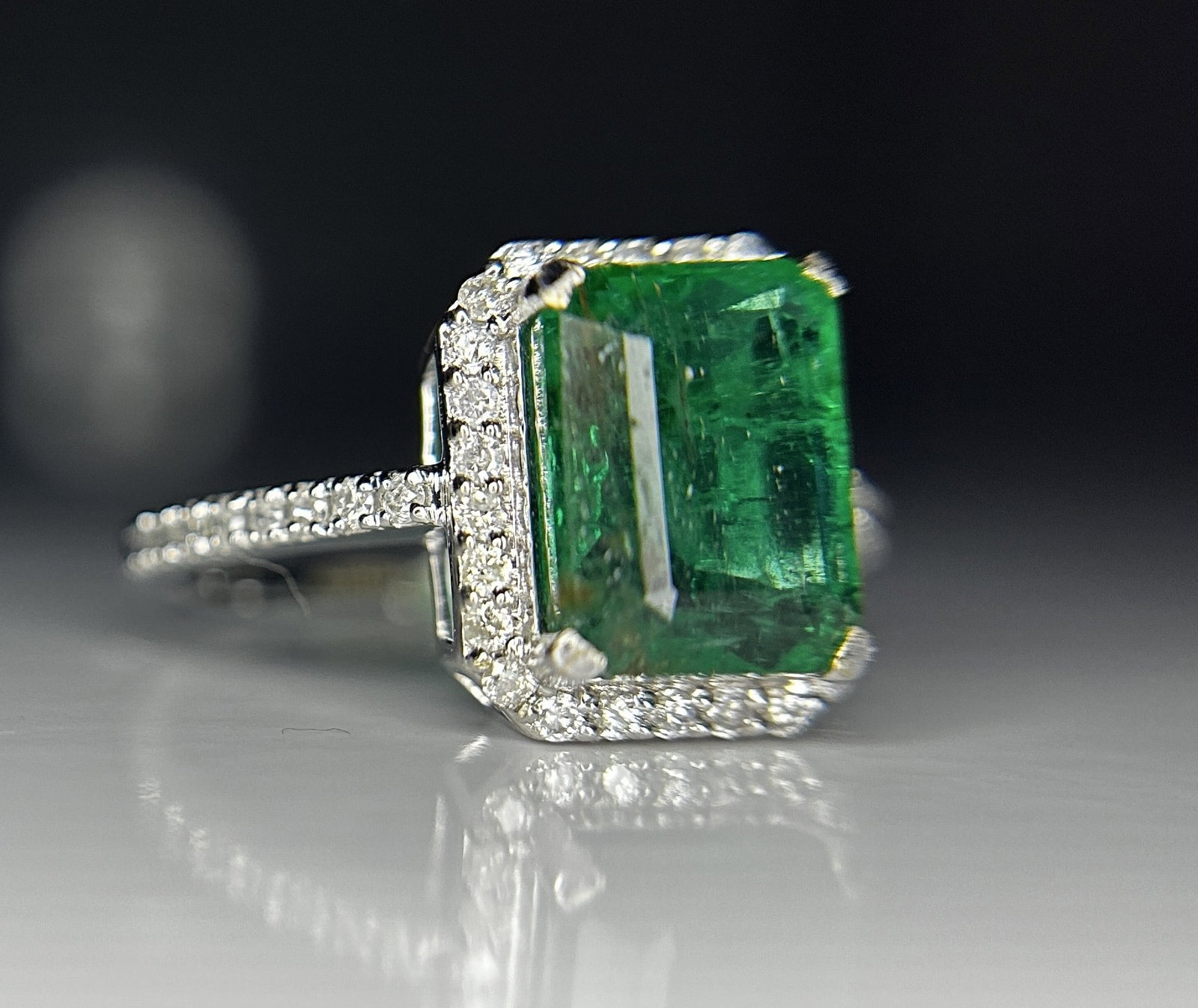 Beautiful 2.67ct Natural Columbian Emerald With Natural Diamonds & 18k Gold - 9