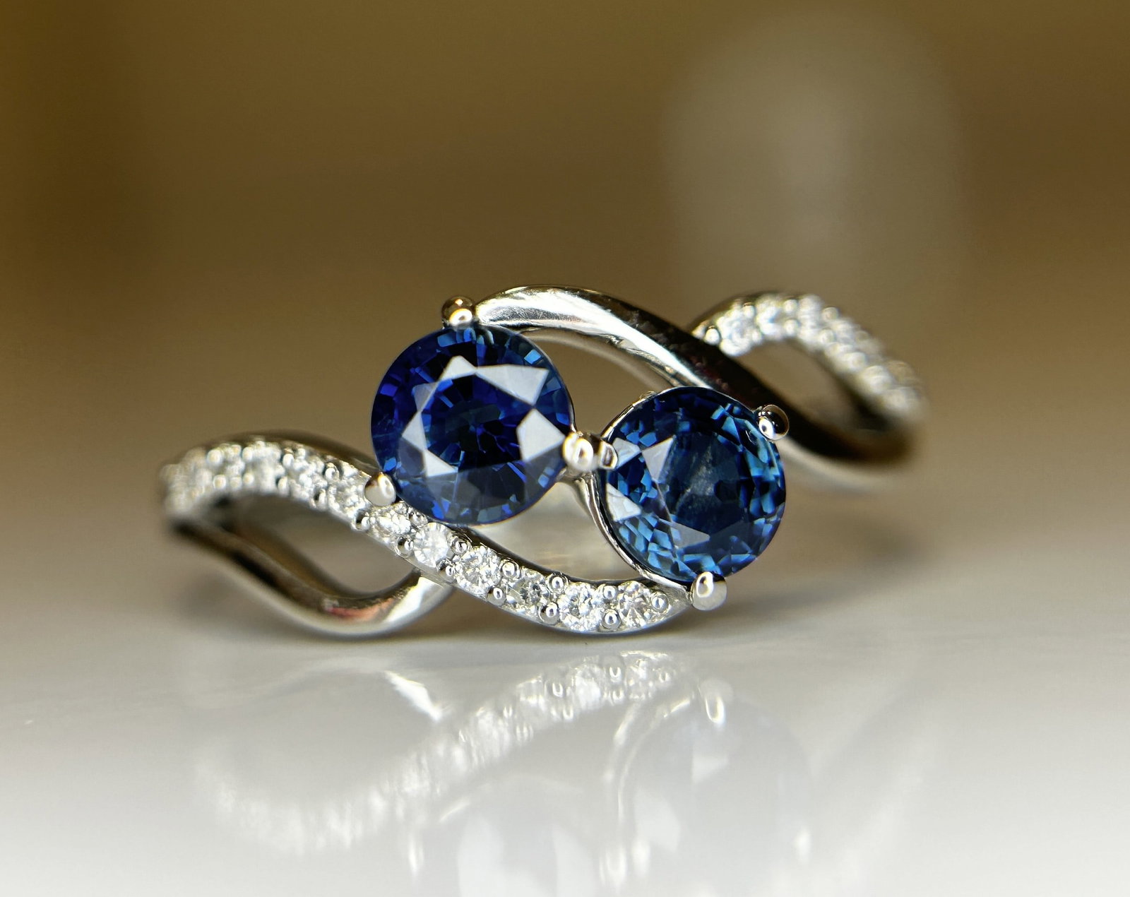 Beautiful 1.05 CT Unheated Ceylon Blue Sapphire Diamonds & 950 Platinum: Title: Beautiful 1.05 CT Unheated Ceylon Blue Sapphire Diamonds & 950 Platinum Description: Beautiful 1.05 CT Natural Ceylon Blue Sapphire With Natural Diamonds & 950 Platinum Des