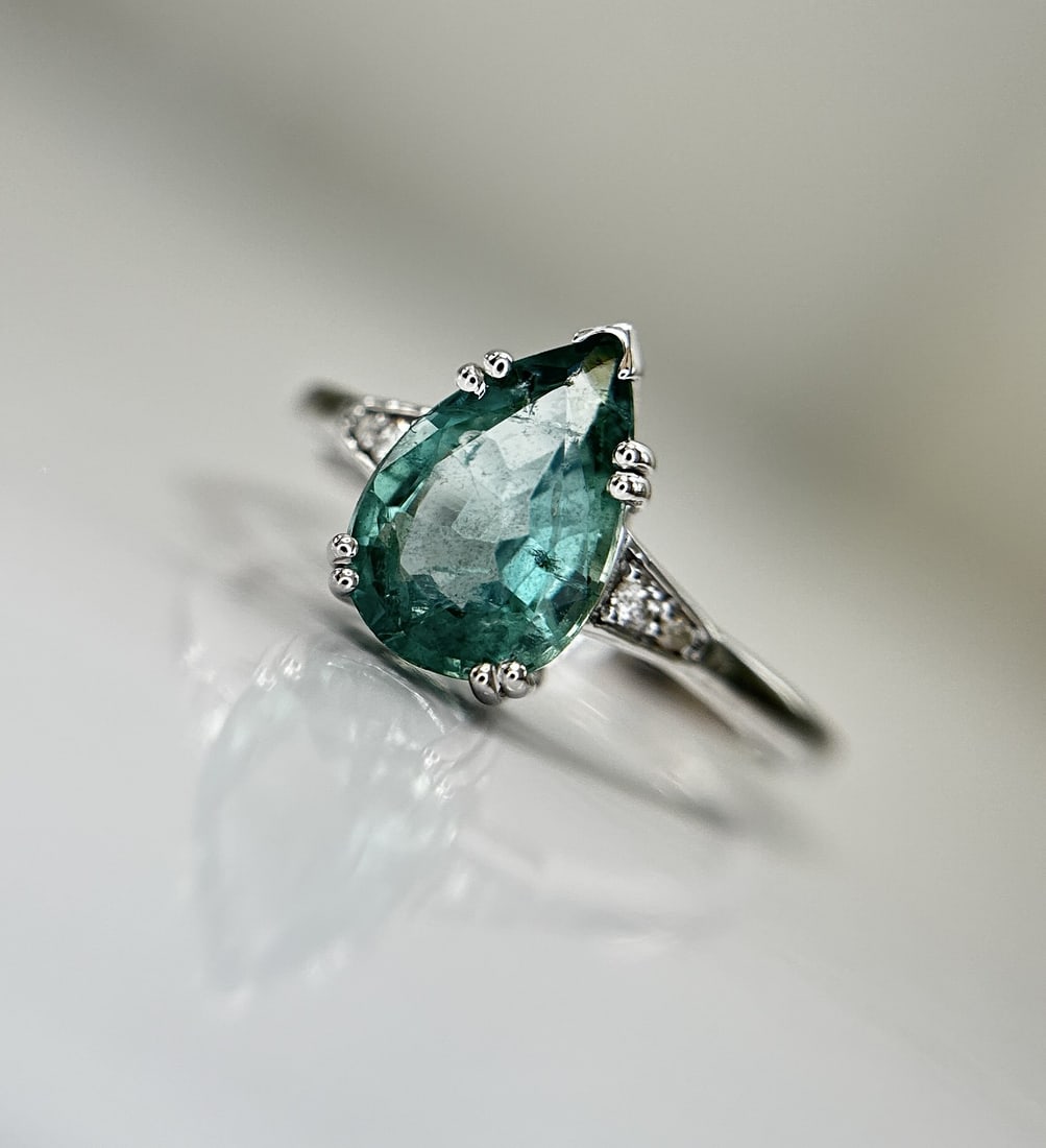 Beautiful Natural Emerald 1.81 CT With Natural Diamonds & 18k Gold - 10