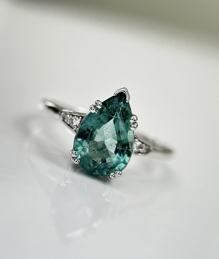 Beautiful Natural Emerald 1.81 CT With Natural Diamonds & 18k Gold: Title: Beautiful Natural Emerald 1.81 CT With Natural Diamonds & 18k Gold Description: Beautiful 1.85CT Natural Emerald With Natural Diamonds & 18k Gold Description: Total Carat Weight - 1.85
