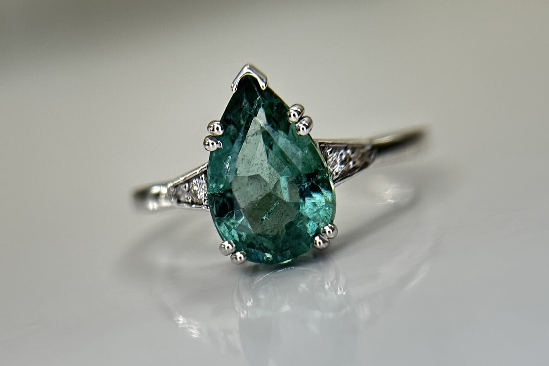 Beautiful Natural Emerald 1.81 CT With Natural Diamonds & 18k Gold - 3