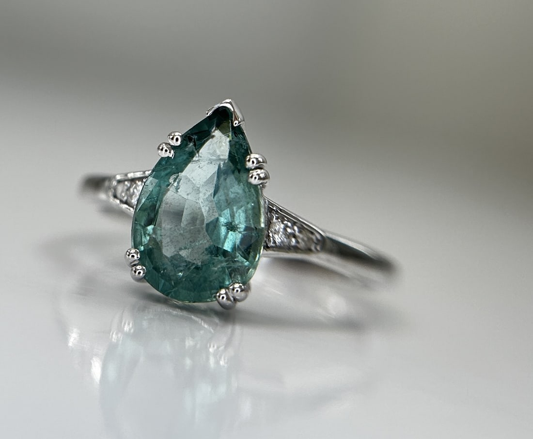 Beautiful Natural Emerald 1.81 CT With Natural Diamonds & 18k Gold - 9