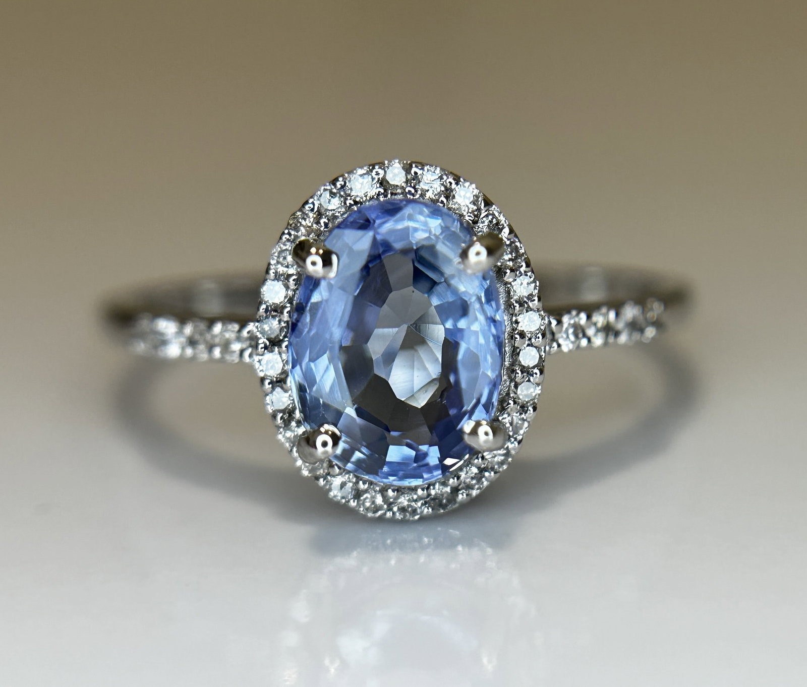 Beautiful 1.73CT Unheated Ceylon Cornflour Blue Sapphire Diamonds & 18k Gold - 10