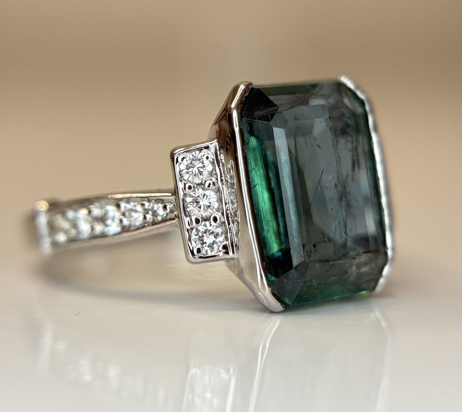Beautiful 2.45 CT Natural Emerald With Natural Diamonds & 18k Gold - 3