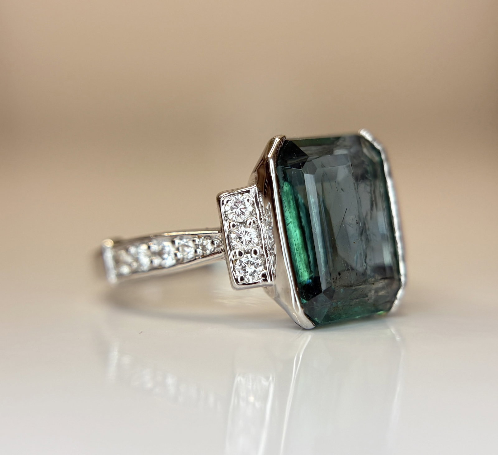 Beautiful 2.45 CT Natural Emerald With Natural Diamonds & 18k Gold - 4