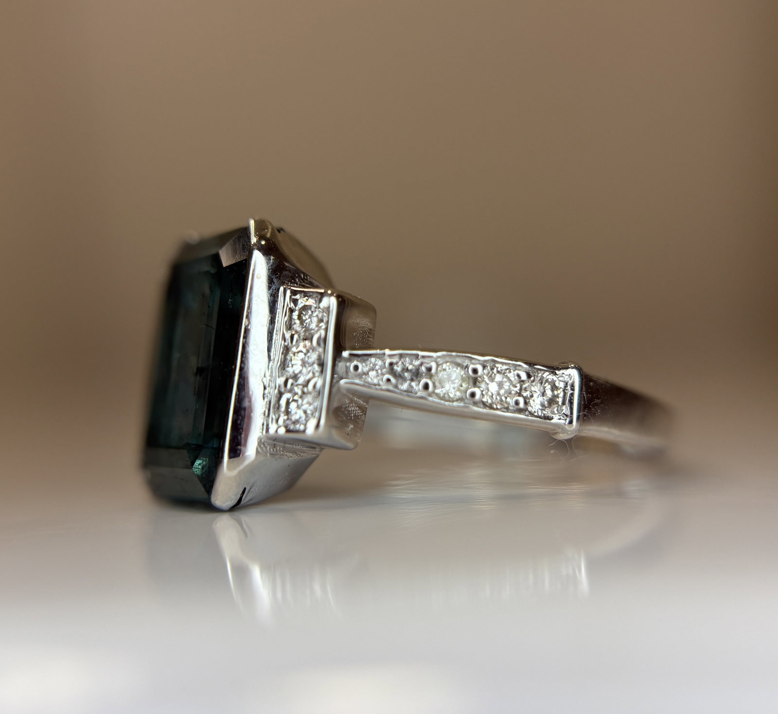 Beautiful 2.45 CT Natural Emerald With Natural Diamonds & 18k Gold - 7