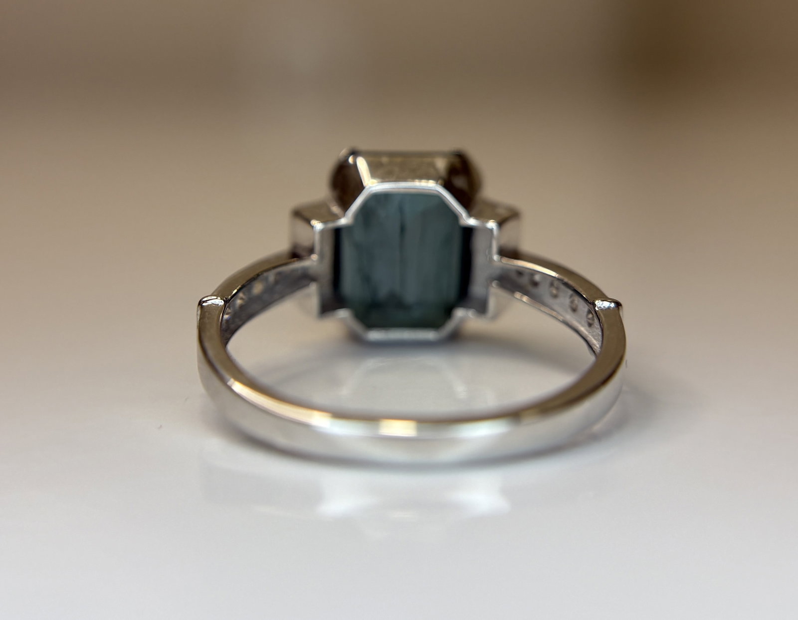Beautiful 2.45 CT Natural Emerald With Natural Diamonds & 18k Gold - 9