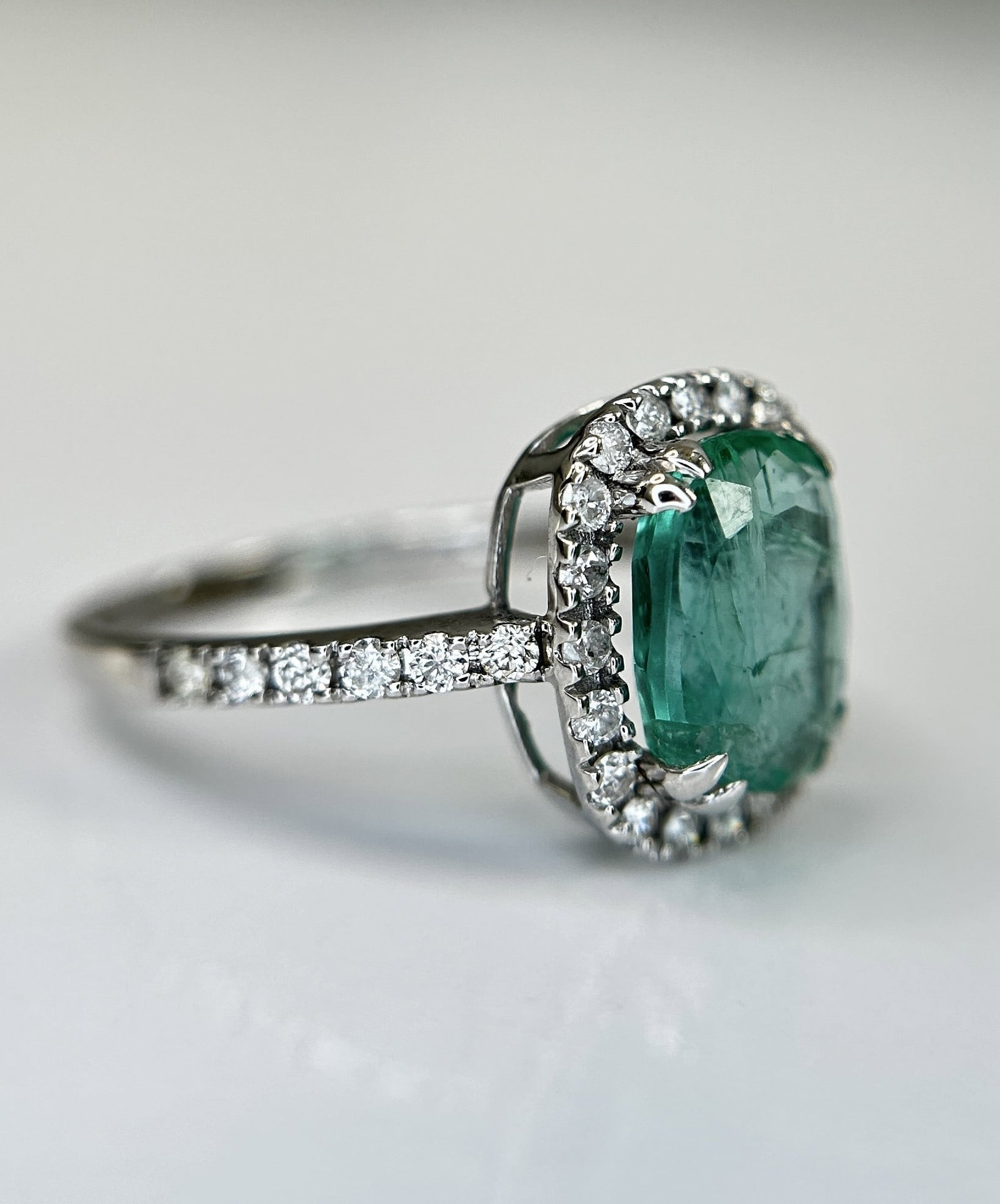 Beautiful Natural Emerald 2.42 CT With Natural Diamonds & 18k Gold - 5