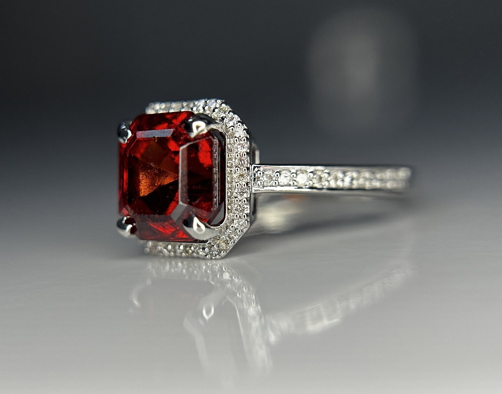 Beautiful 3.55 CT Natural Hessonite Garnet With Natural Diamonds & 18k Gold - 10