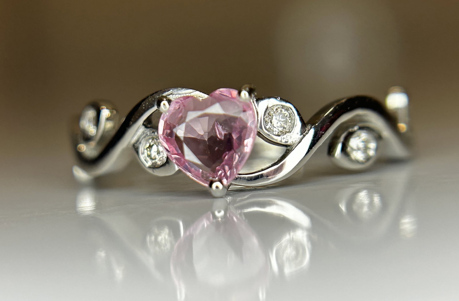 Beautiful 0.48ct Heart Shape Unheated Ceylon Pink Sapphire Diamonds & 950 Platinum: Title: Beautiful 0.48ct Heart Shape Unheated Ceylon Pink Sapphire Diamonds & 950 Platinum Description: Beautiful 0.48ct Heart Shape Unheated Ceylon Pink Sapphire Diamonds & 950 Platinum