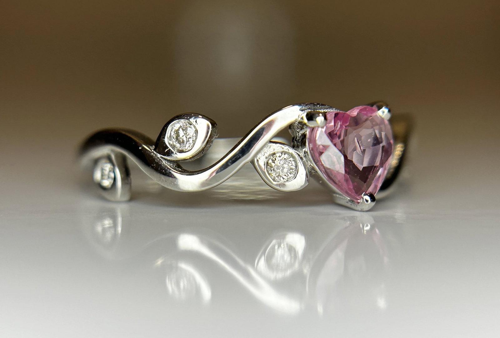 Beautiful 0.48ct Heart Shape Unheated Ceylon Pink Sapphire Diamonds & 950 Platinum - 7