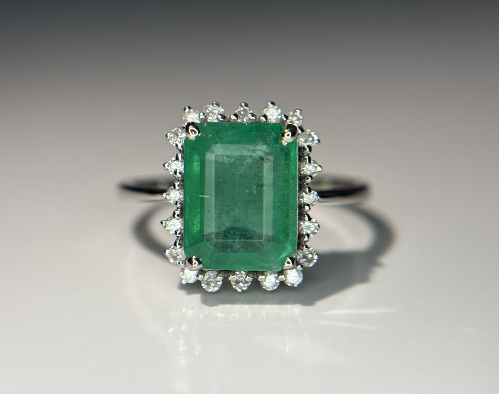 Beautiful 2.90 CT Natural Emerald Ring With Natural Diamonds & Platinum 950: Title: Beautiful 2.90 CT Natural Emerald Ring With Natural Diamonds & Platinum 950 Description: Beautiful 2.90 CT Natural Emerald Ring With Natural Diamonds & Platinum 950 Description: Total