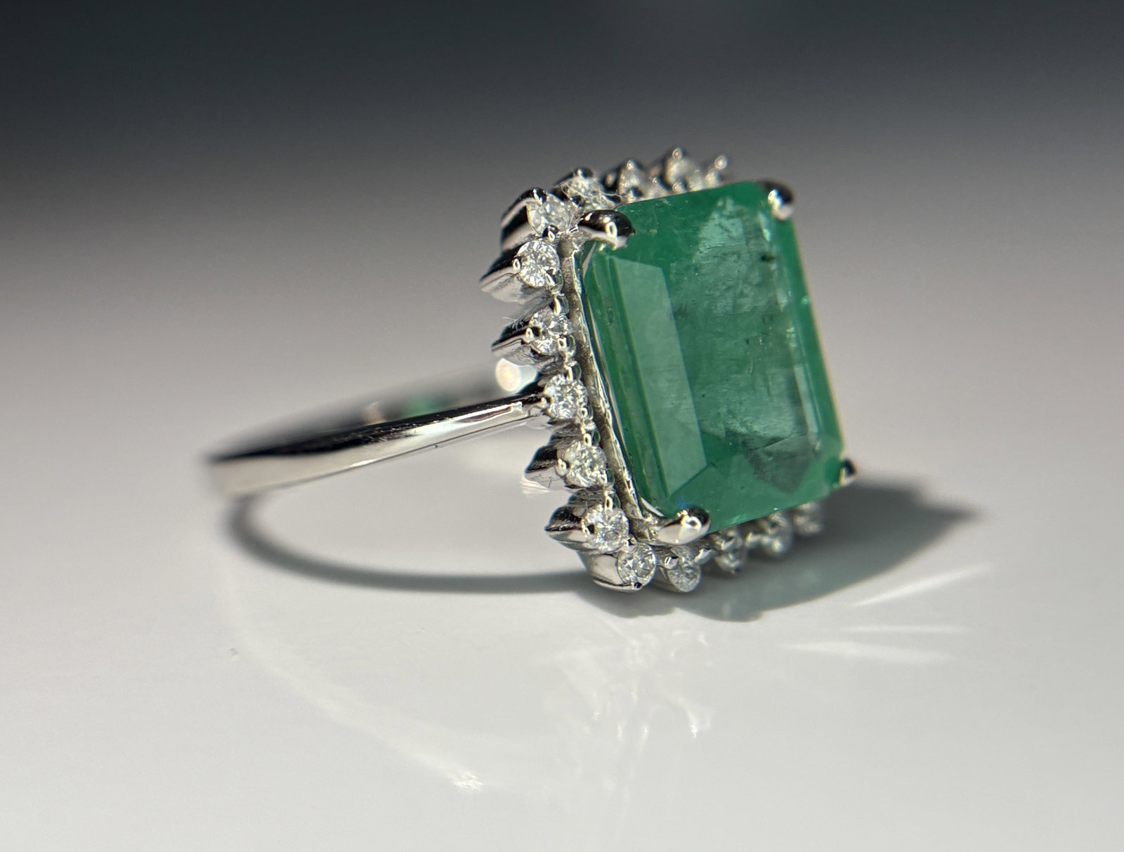 Beautiful 2.90 CT Natural Emerald Ring With Natural Diamonds & Platinum 950 - 9