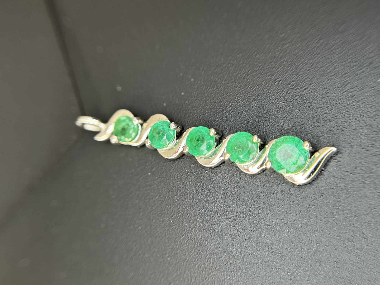 Beautiful 1.17ct Natural Emerald Pendant With Platinum 950 - 10